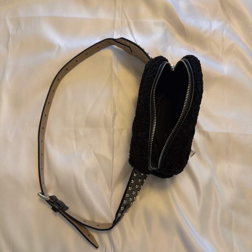 Black Sherpa Fanny Pack / Belt Bag - Picture 2 of 5